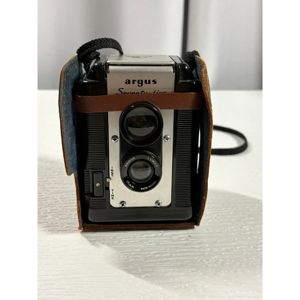 Vintage Argus Seventy-five TLR 620 Film Camera with Lumar 75mm Lens S0101
